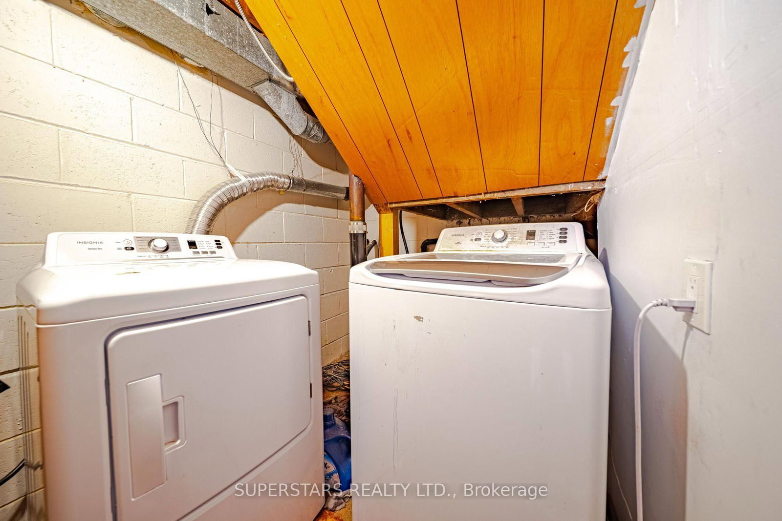 23 Dunelm Street • Toronto, ON photo 9