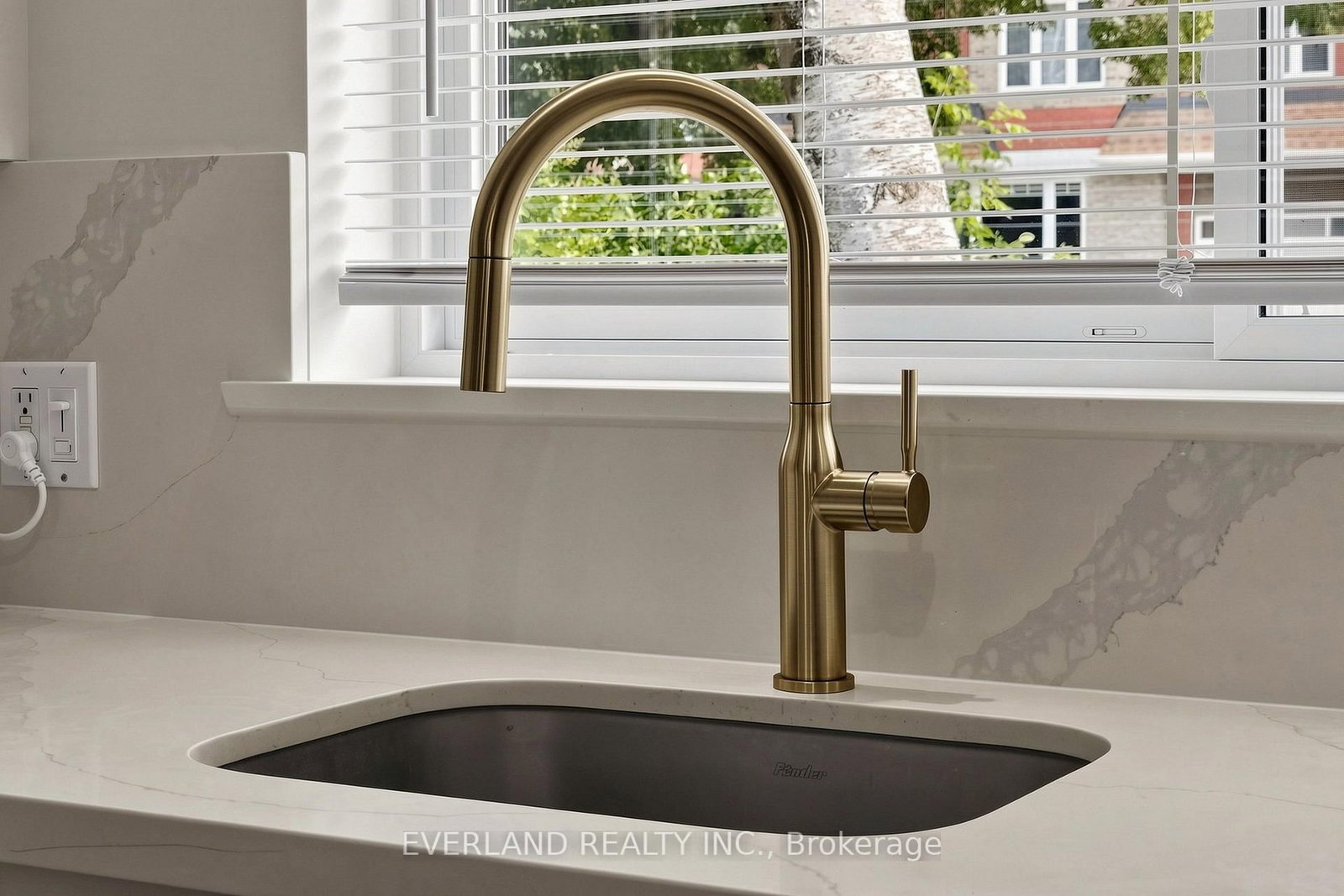 38 Six Nations Avenue • Toronto, ON photo 8