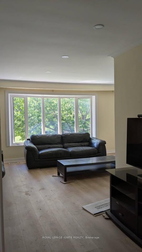 Main - 15 Beacham Crescent, Toronto 4