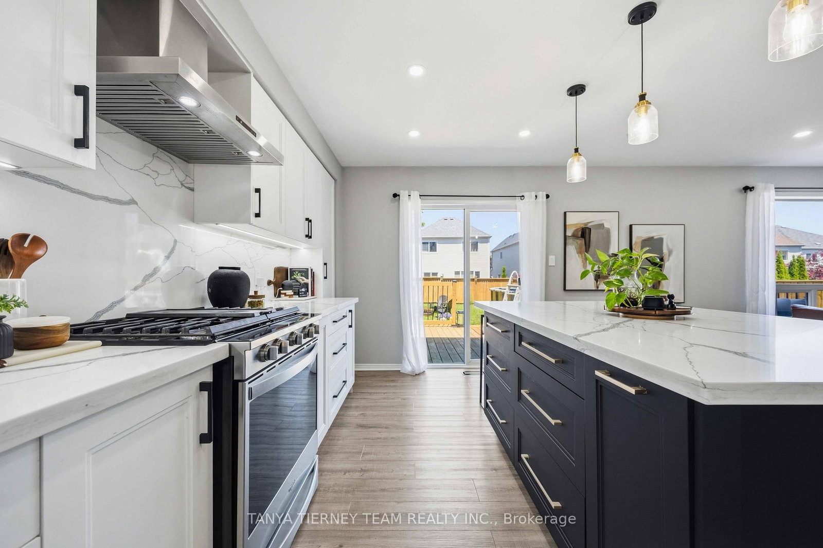 76 Vipond Road • Whitby, ON photo 12