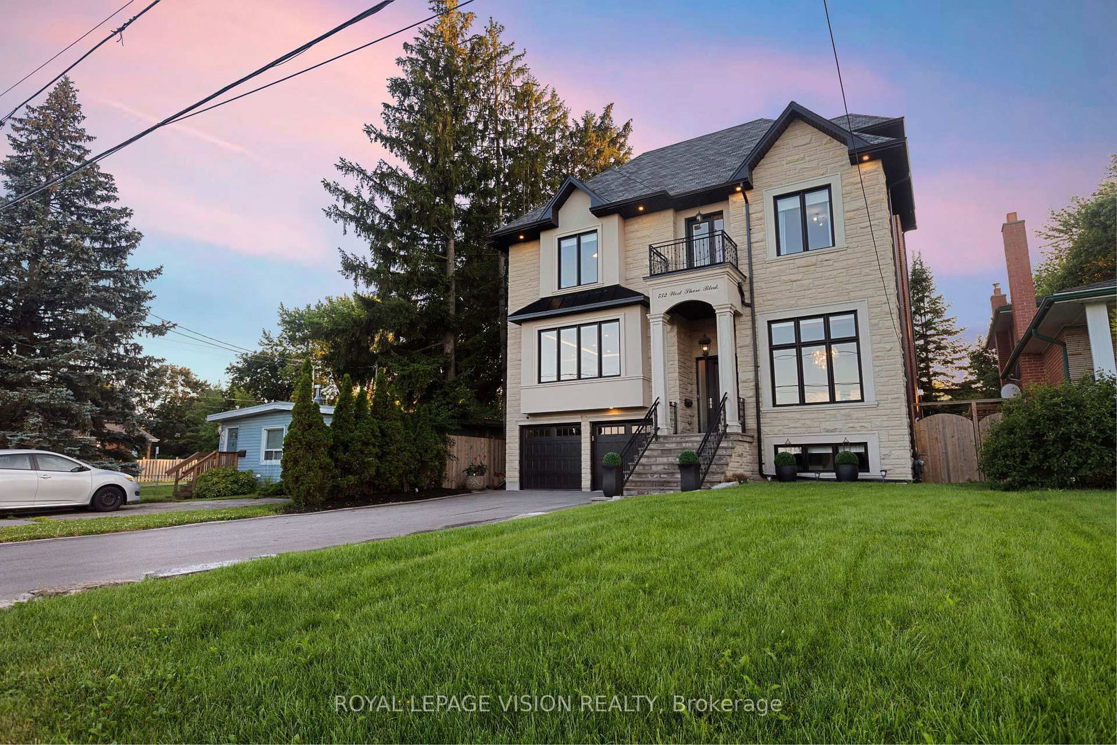 732 W Shore Boulevard • Pickering, ON photo 2