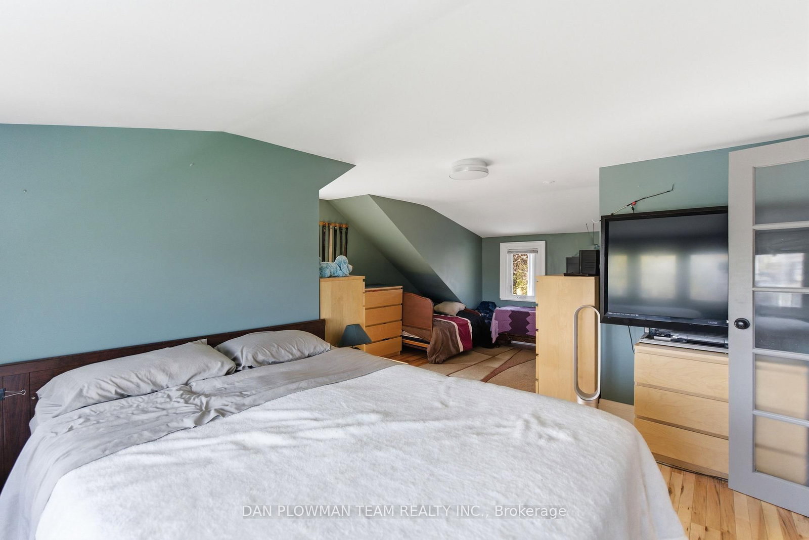678 W King Street • Oshawa, ON photo 22