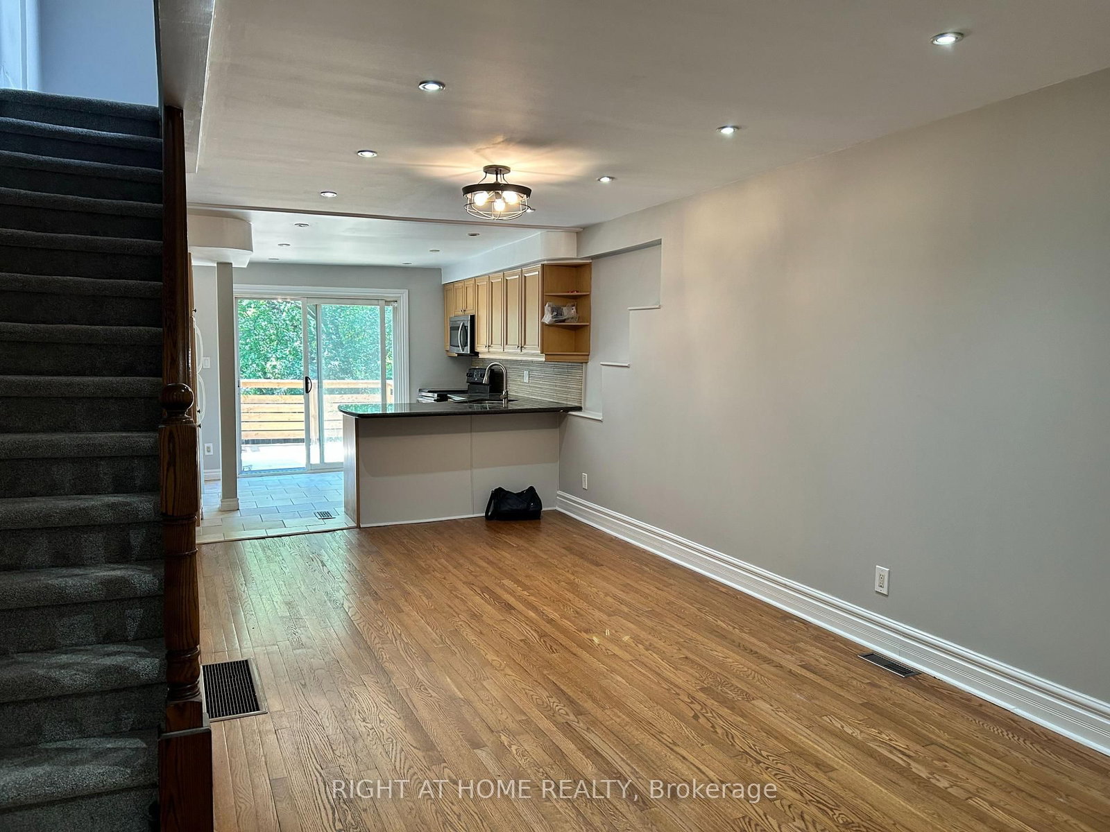 280 Kenilworth Avenue • Toronto, ON photo 10