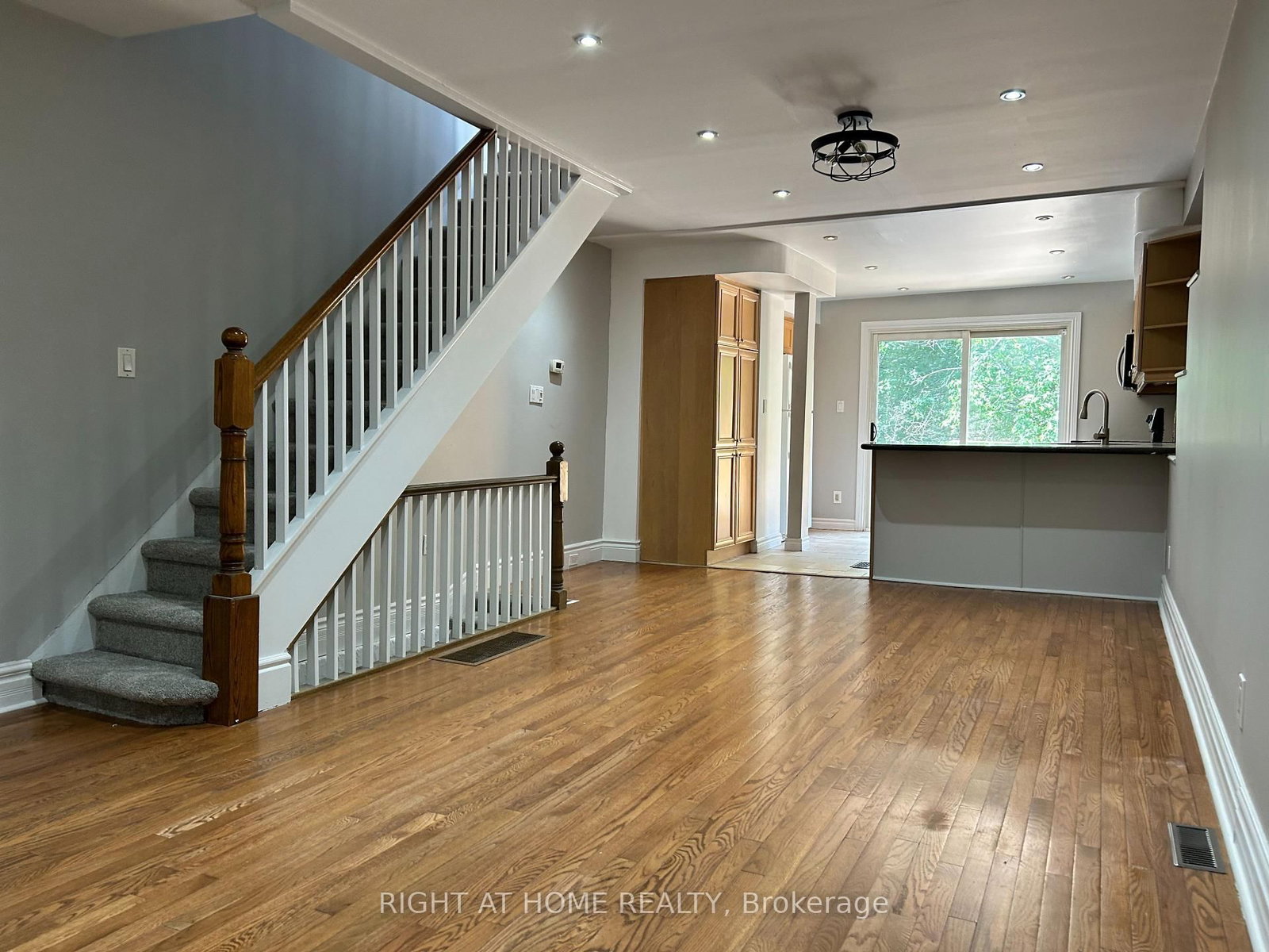 280 Kenilworth Avenue • Toronto, ON photo 11