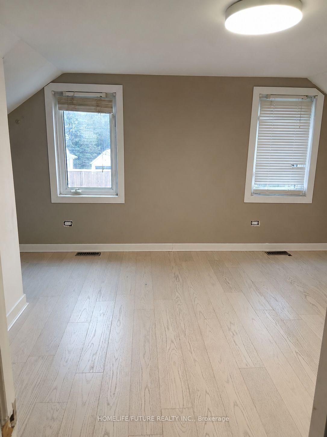 212 Court Street • Oshawa, ON photo 12