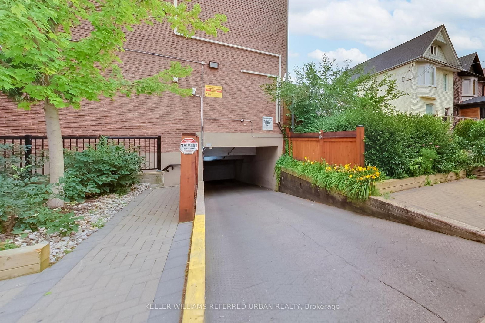 1666 E Queen Street • #22 • Toronto, ON photo 25