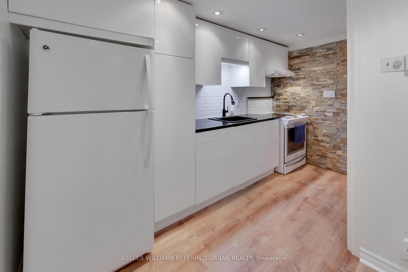 1666 E Queen Street • #22 • Toronto, ON photo 8