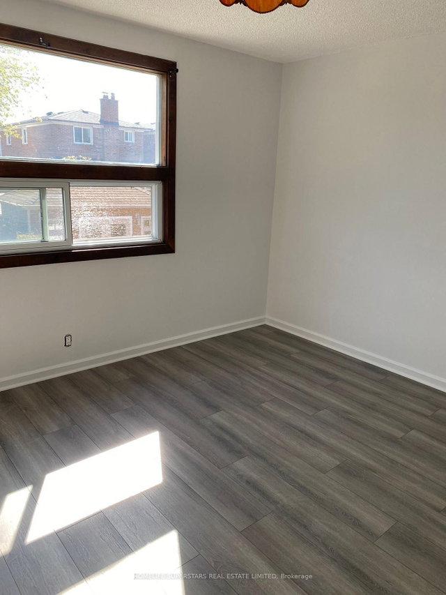 Upper - 1263 Woodbine Avenue
