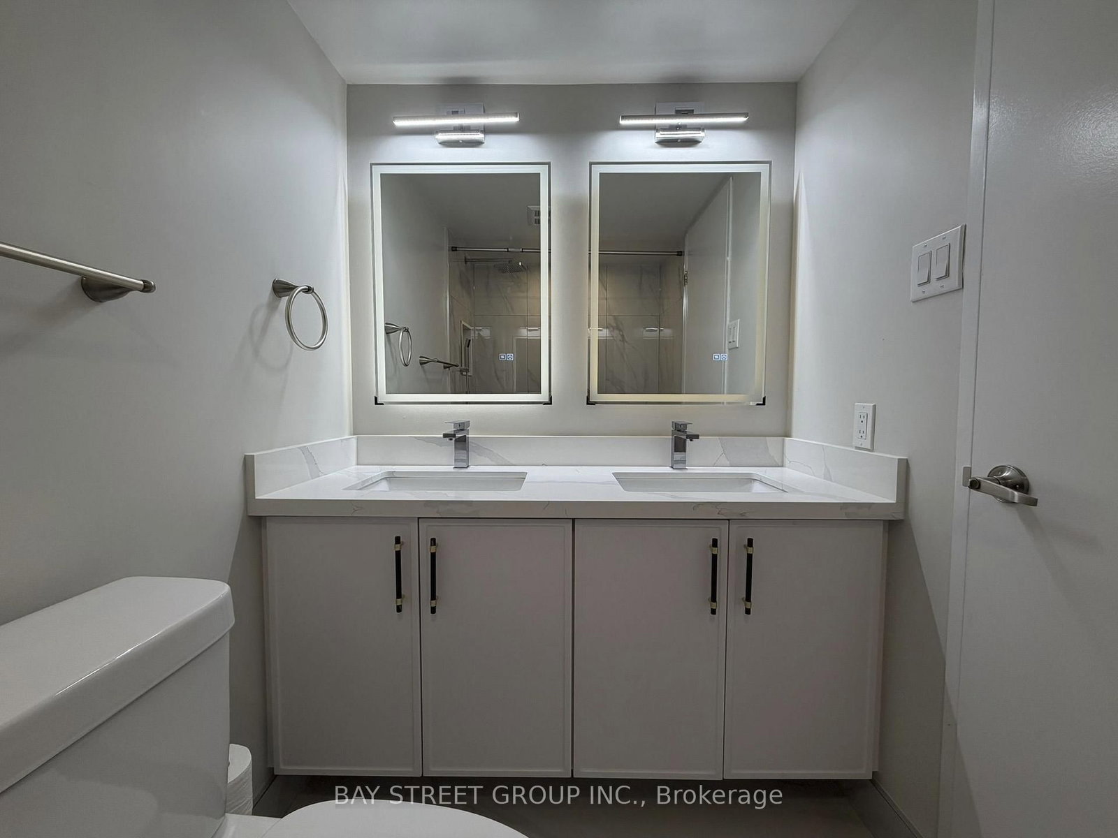 807-300 Alton Towers Circle, Toronto, ON, photo 3