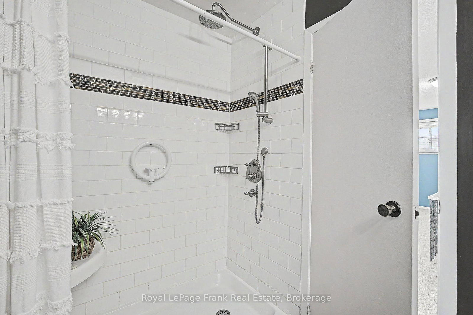 560 Reynolds Street • Whitby, ON photo 24