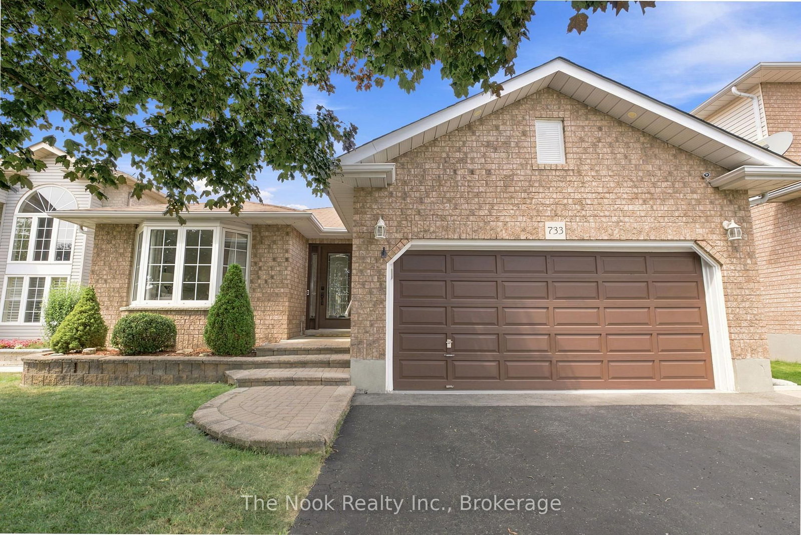 733 Sundance Circle • Oshawa, ON photo 2
