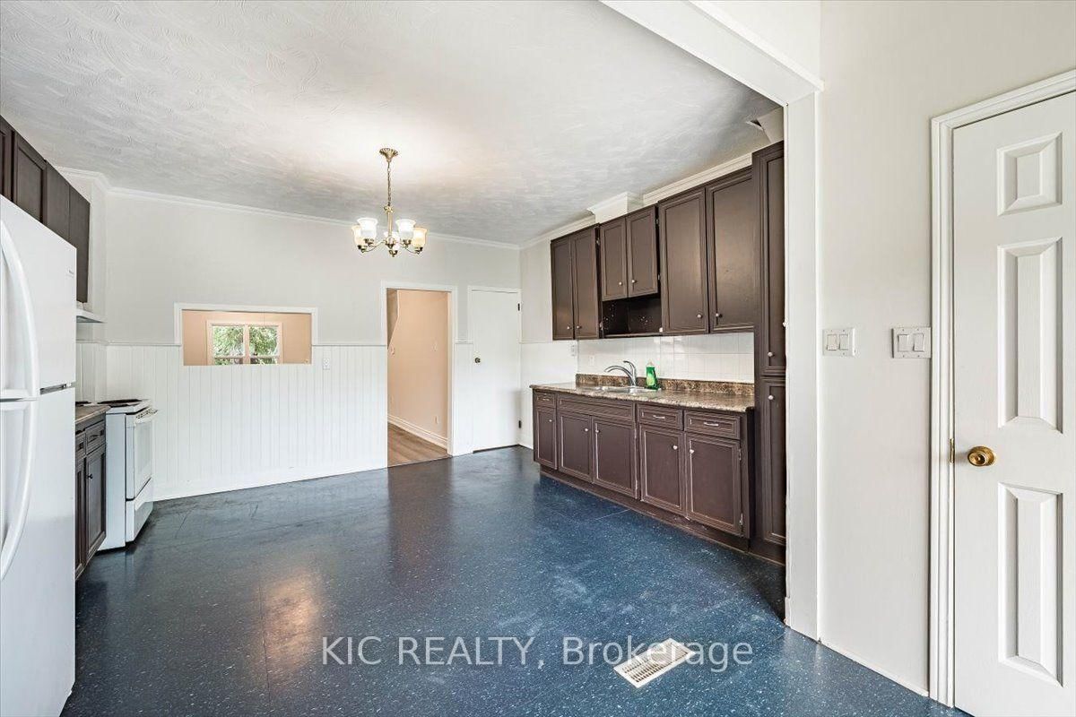 145 Boultbee Avenue • Toronto, ON photo 9