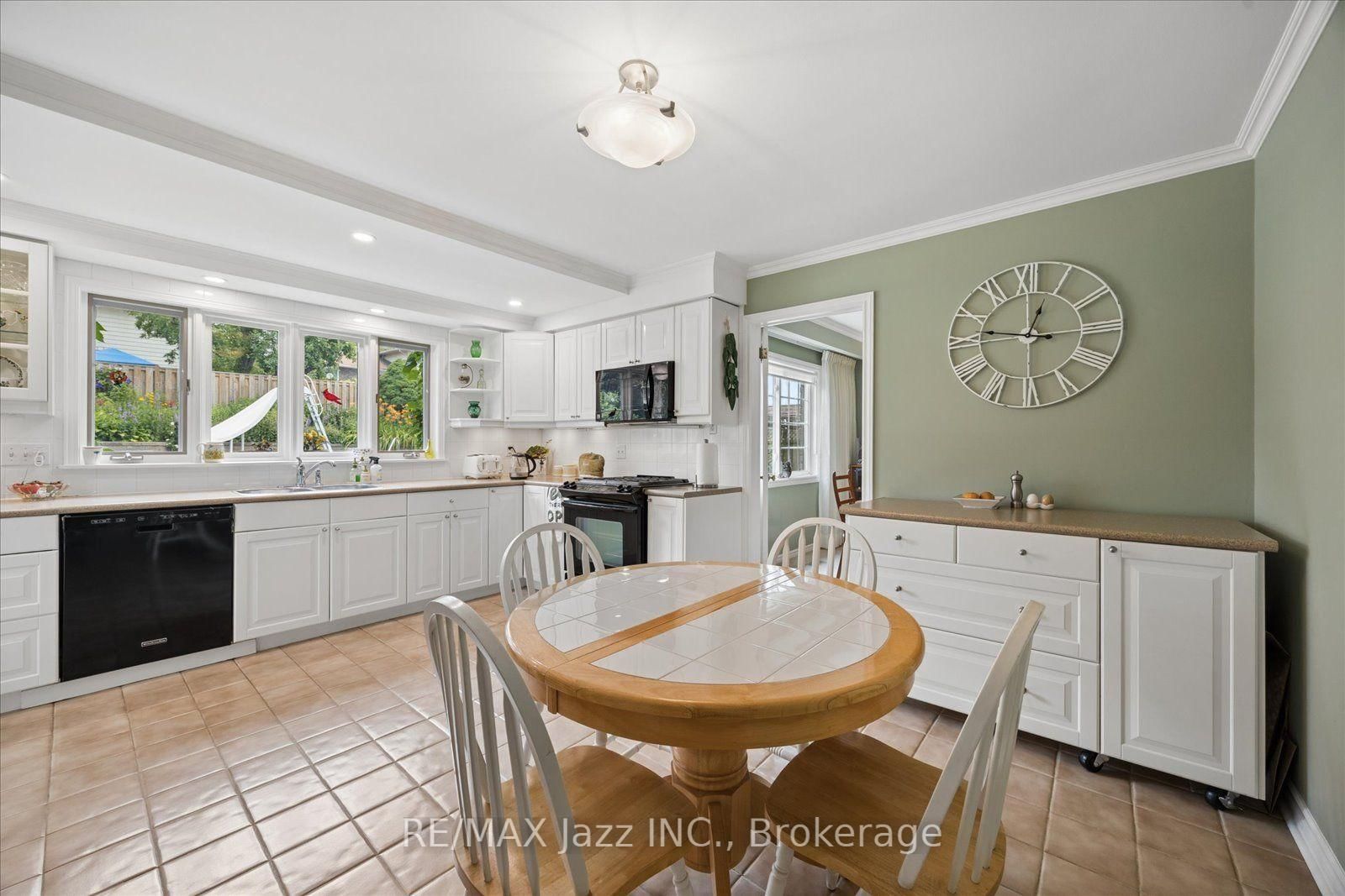 38 Trinity Crescent • Whitby, ON photo 14