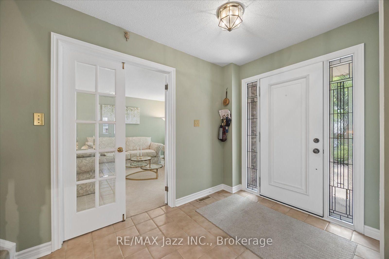 38 Trinity Crescent • Whitby, ON photo 3