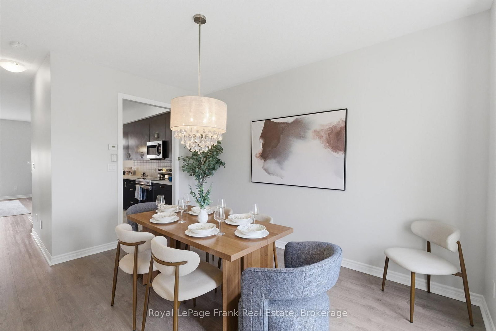 264 Brookhill Boulevard • Clarington, ON photo 4