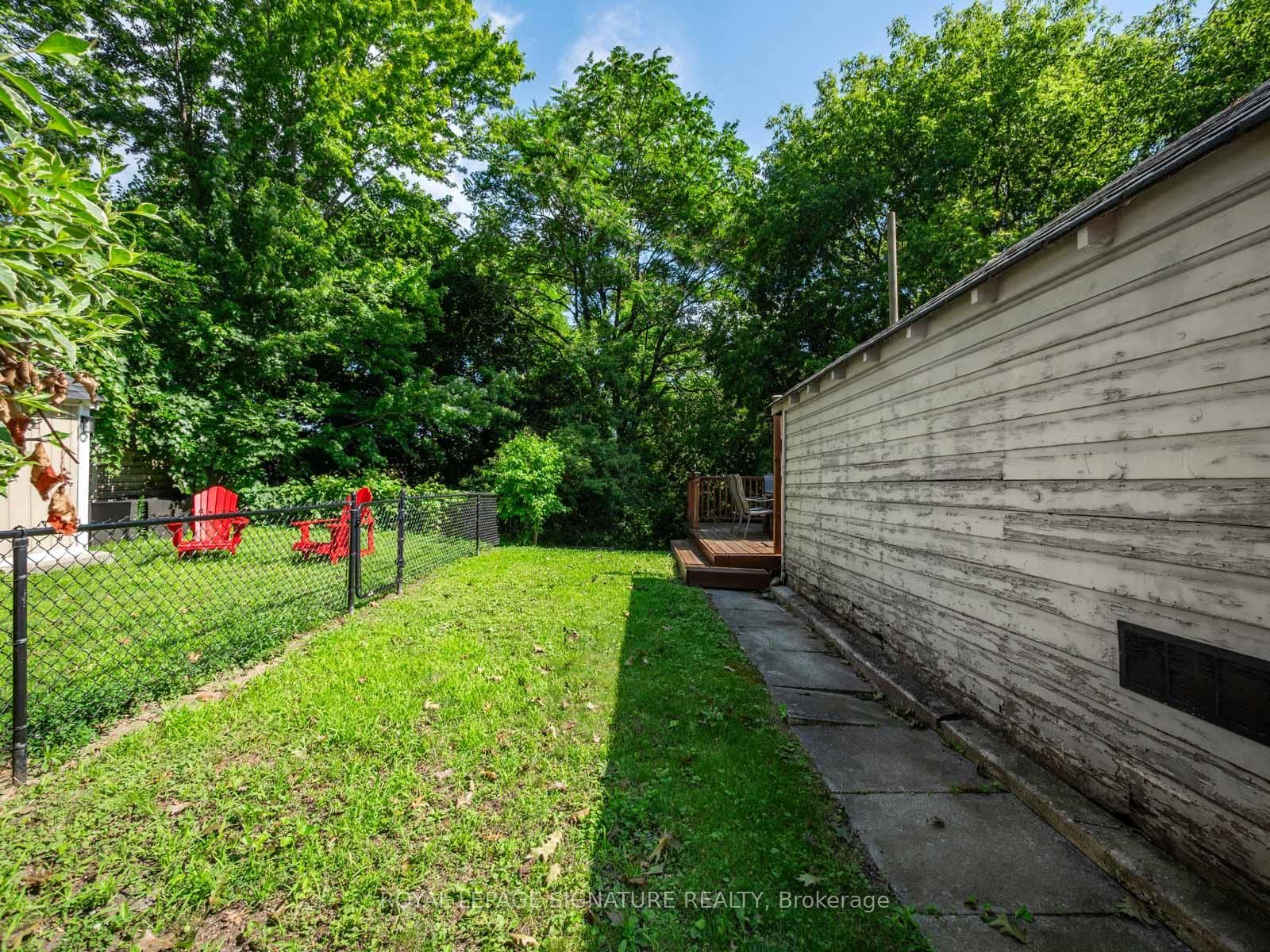 511 Donlands Avenue • Toronto, ON photo 32