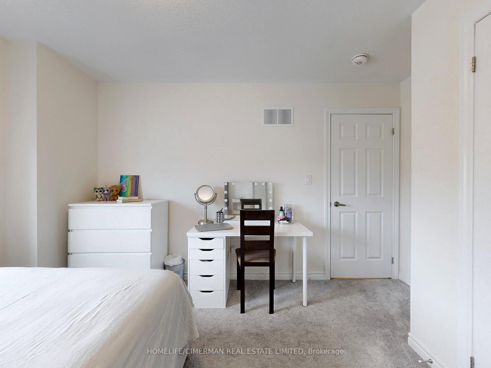16 Morningstar Avenue • Whitby, ON photo 4