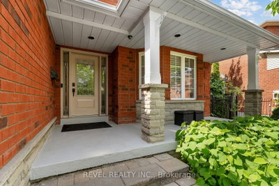 7 Callander Court • Ajax, ON photo 3
