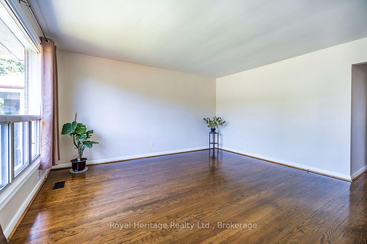 42 Thorncroft Crescent • Ajax, ON photo 12