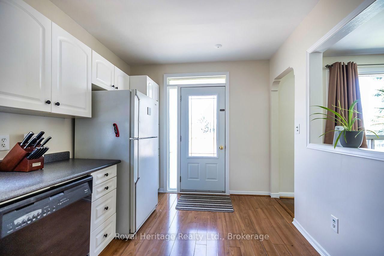 42 Thorncroft Crescent • Ajax, ON photo 5