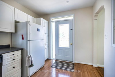 42 Thorncroft Crescent • Ajax, ON photo 8