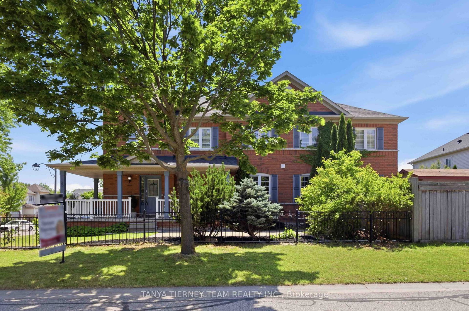 96 Robideau Place • Whitby, ON photo 4