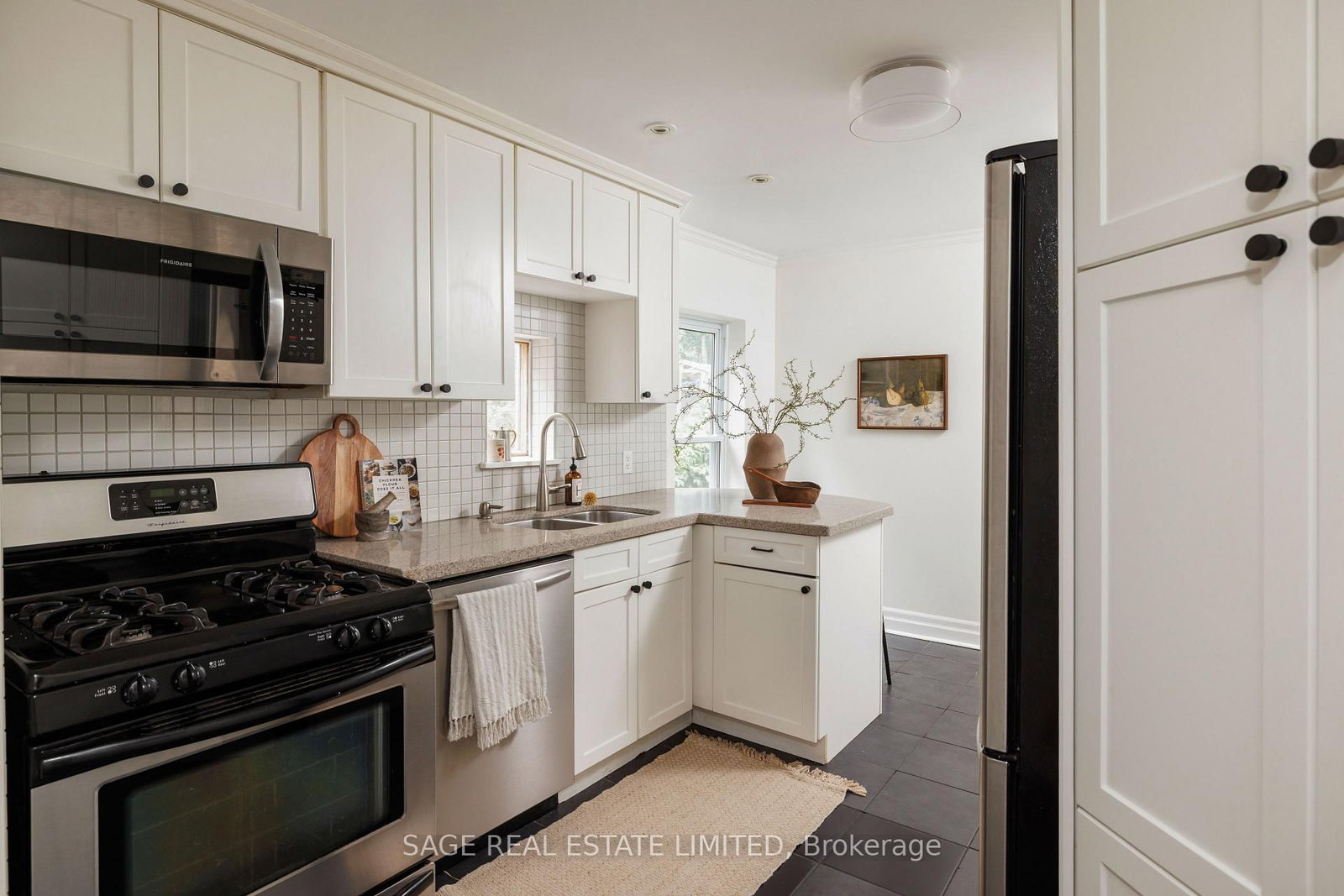 250 Springdale Boulevard • Toronto, ON photo 16