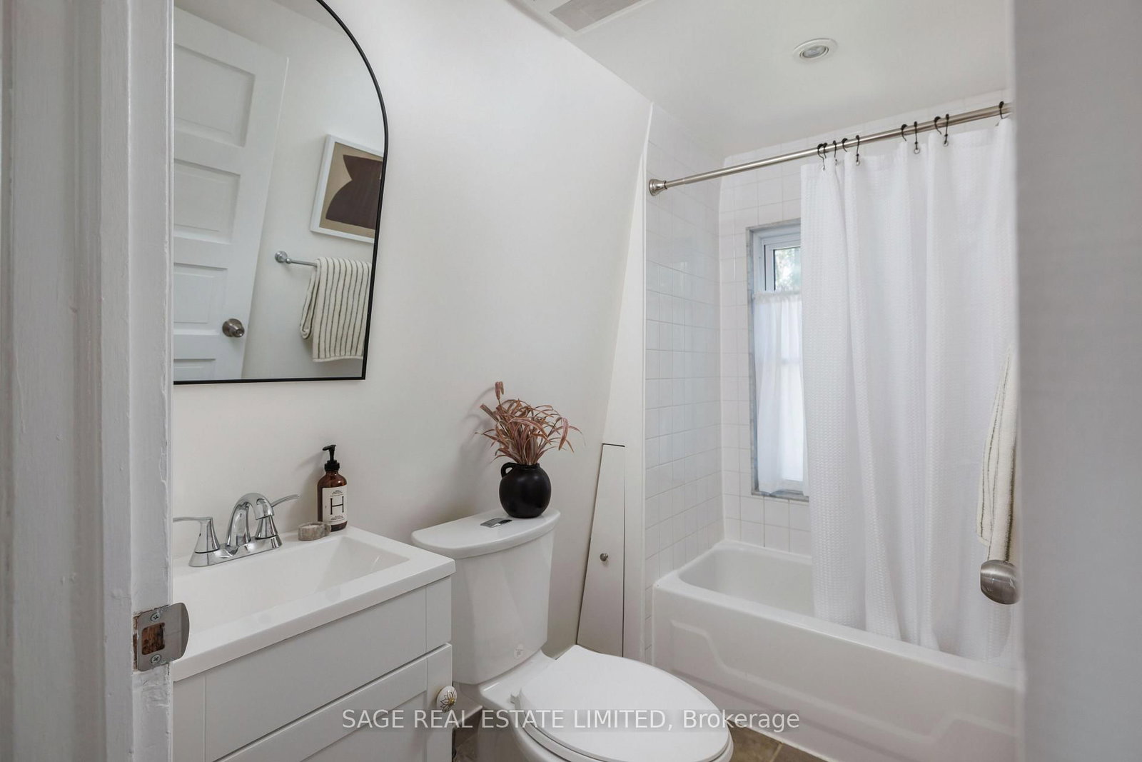 250 Springdale Boulevard • Toronto, ON photo 37