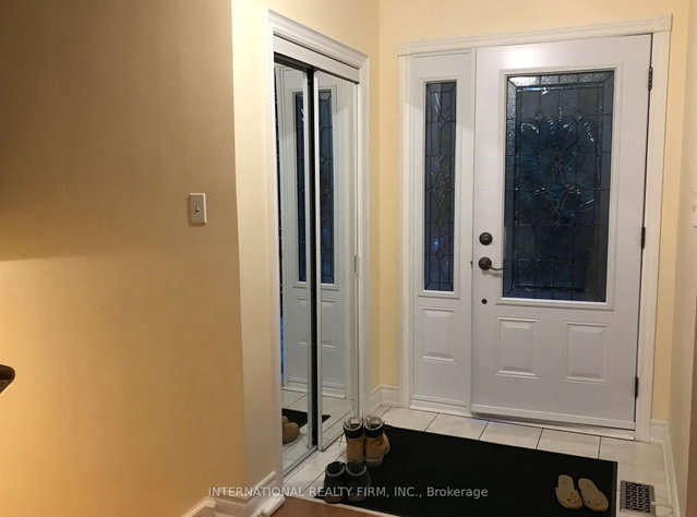 Upper Unit - 11 Misthollow Square