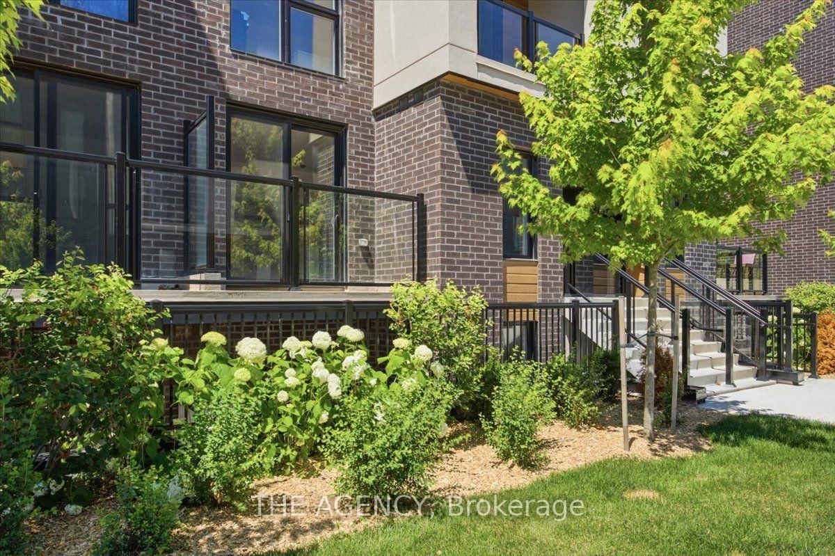 6 - 172 Clonmore Drive, Toronto 4