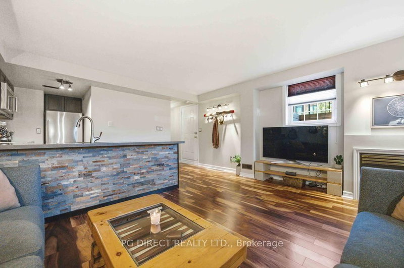 82A - 1901 A Dundas Street E