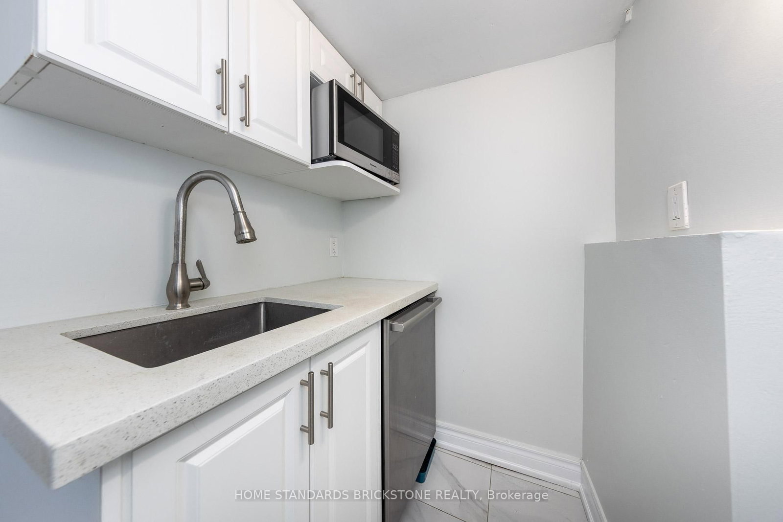 Lower - 792 Pape Avenue, Toronto 5