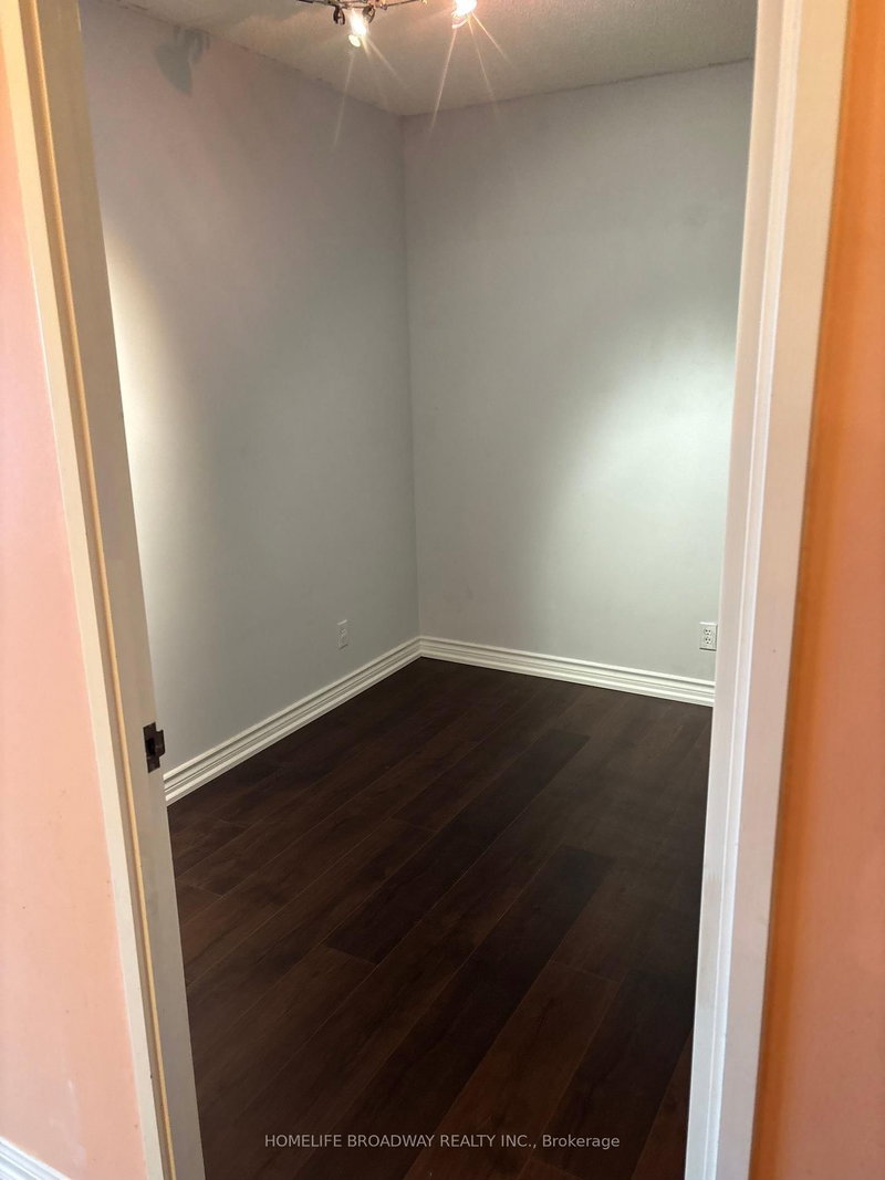18 Lee Centre Dr photo 5
