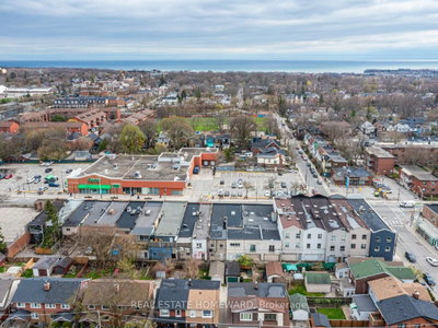 2438 Danforth Avenue — photo 4