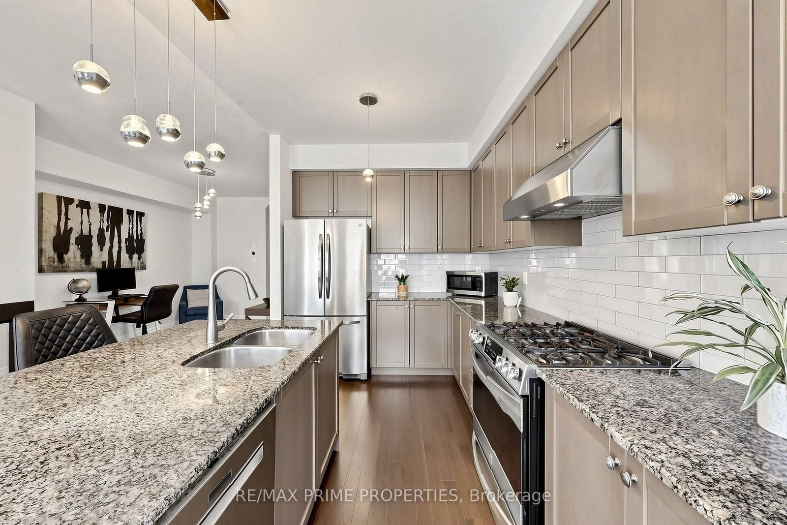 11 Keenlyside Lane • Ajax, ON photo 6