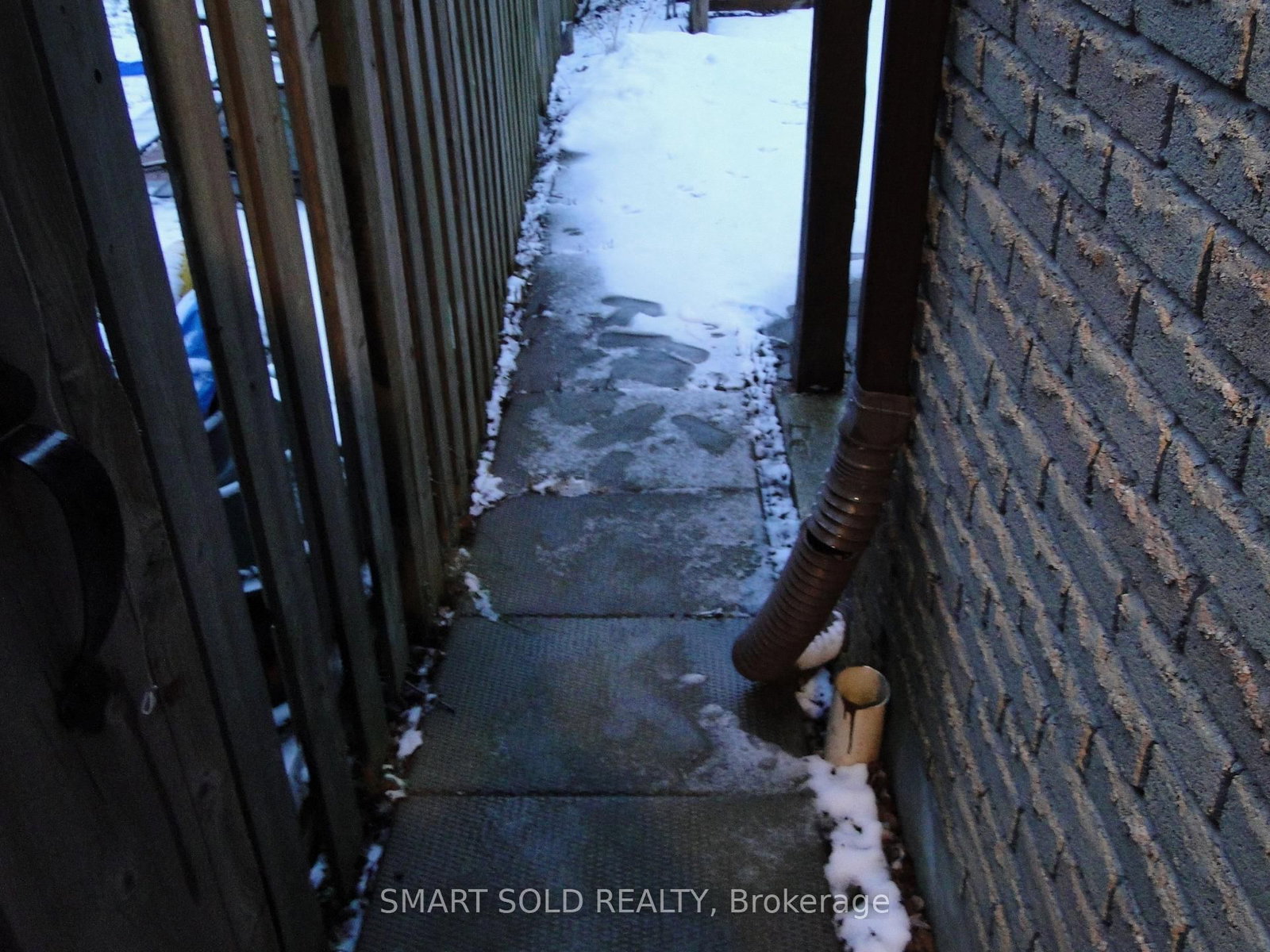 54 Muirlands Drive, Unit Basement - Photo 18