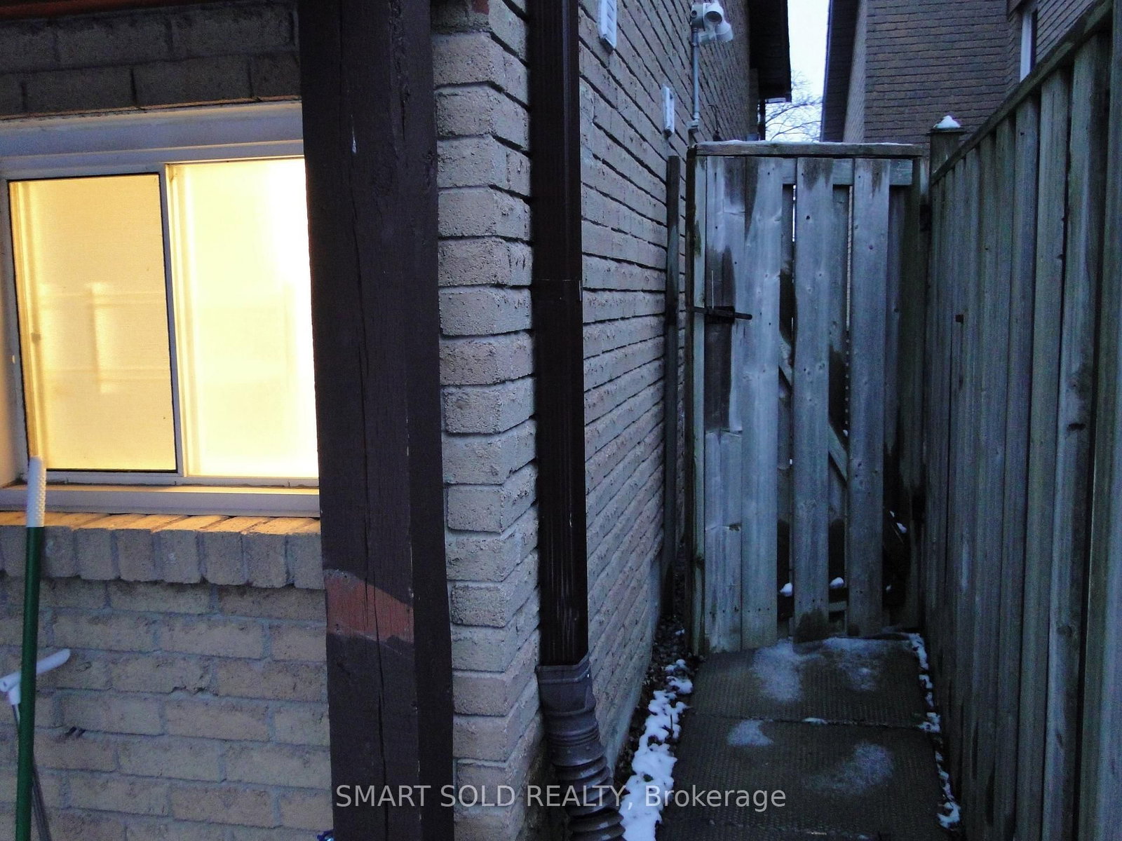 54 Muirlands Drive, Unit Basement - Photo 15