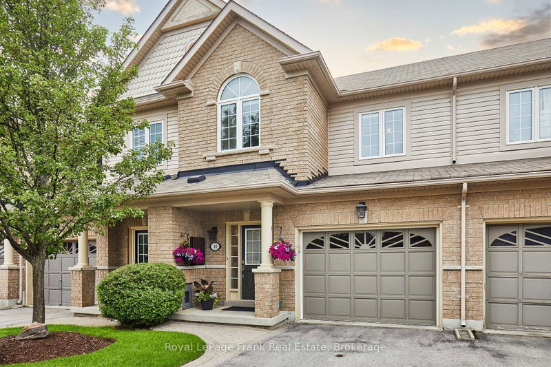 10 Lander Crescent