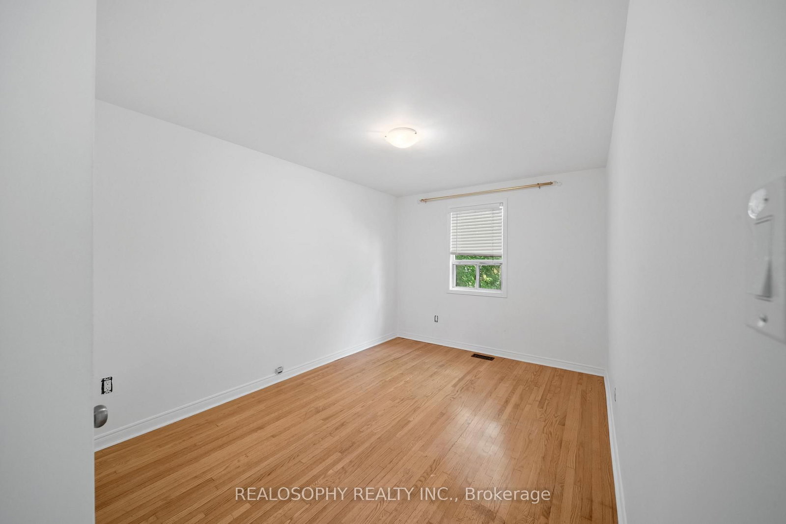 230 Kennedy Road • Toronto, ON photo 6