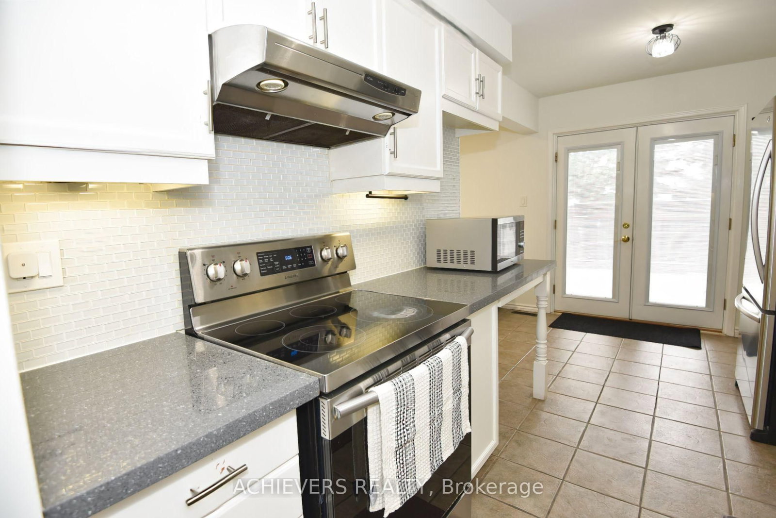 19 Mccullock Crescent • Ajax, ON photo 16