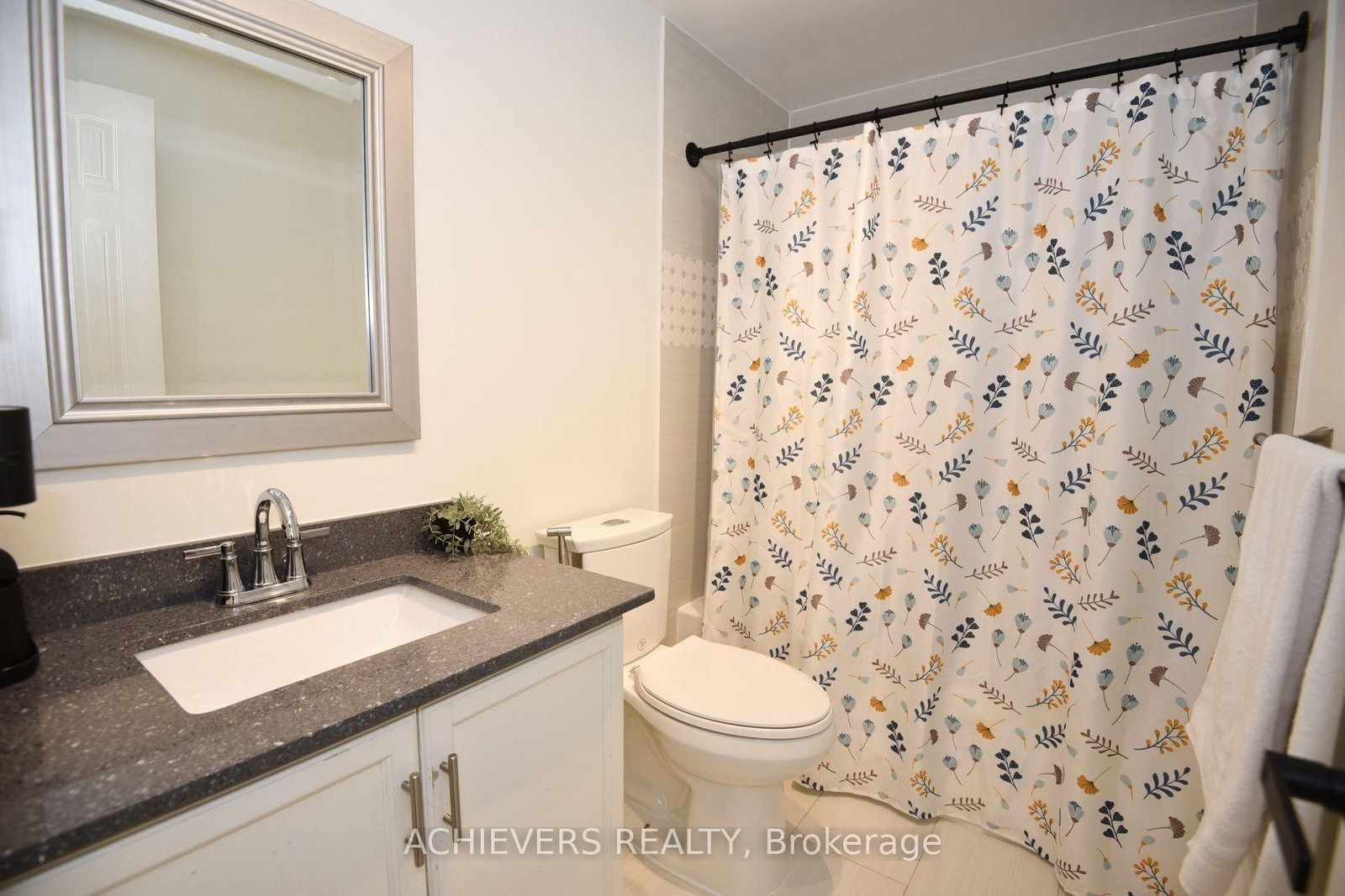 19 Mccullock Crescent • Ajax, ON photo 32