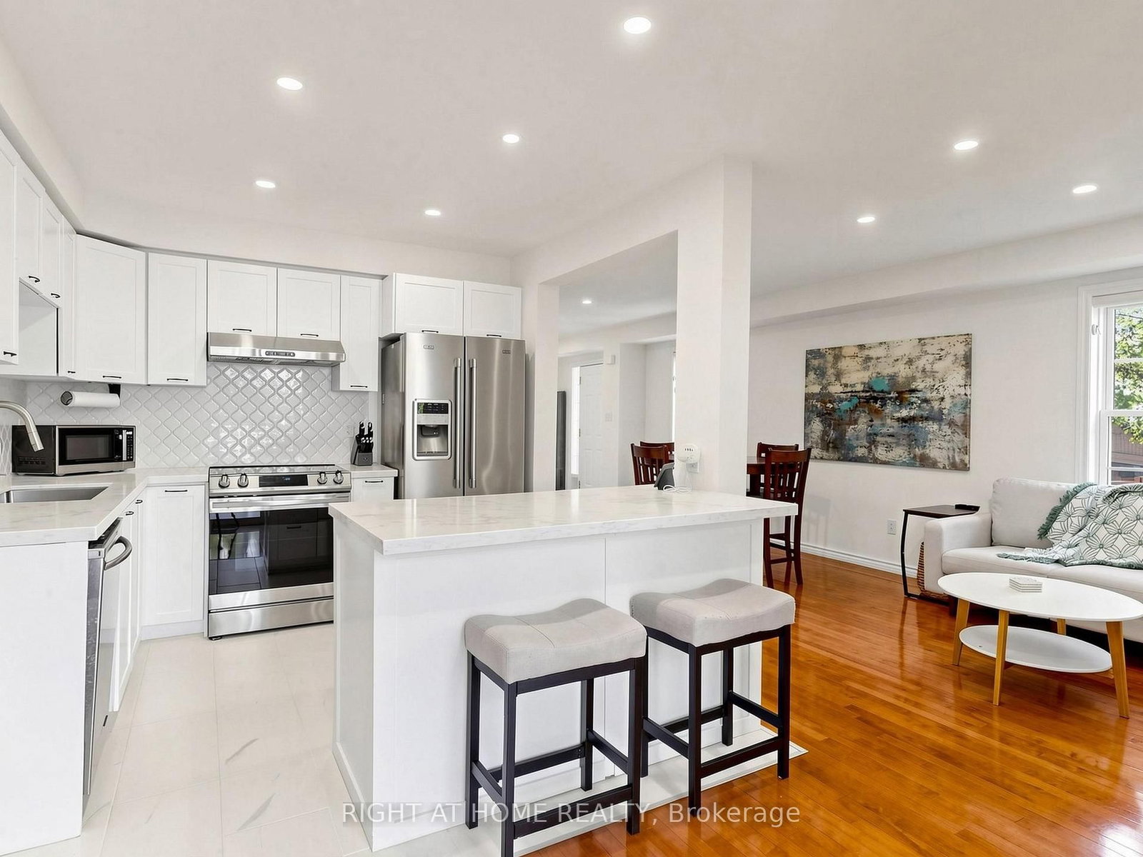25 Teagarden Court • Whitby, ON photo 7