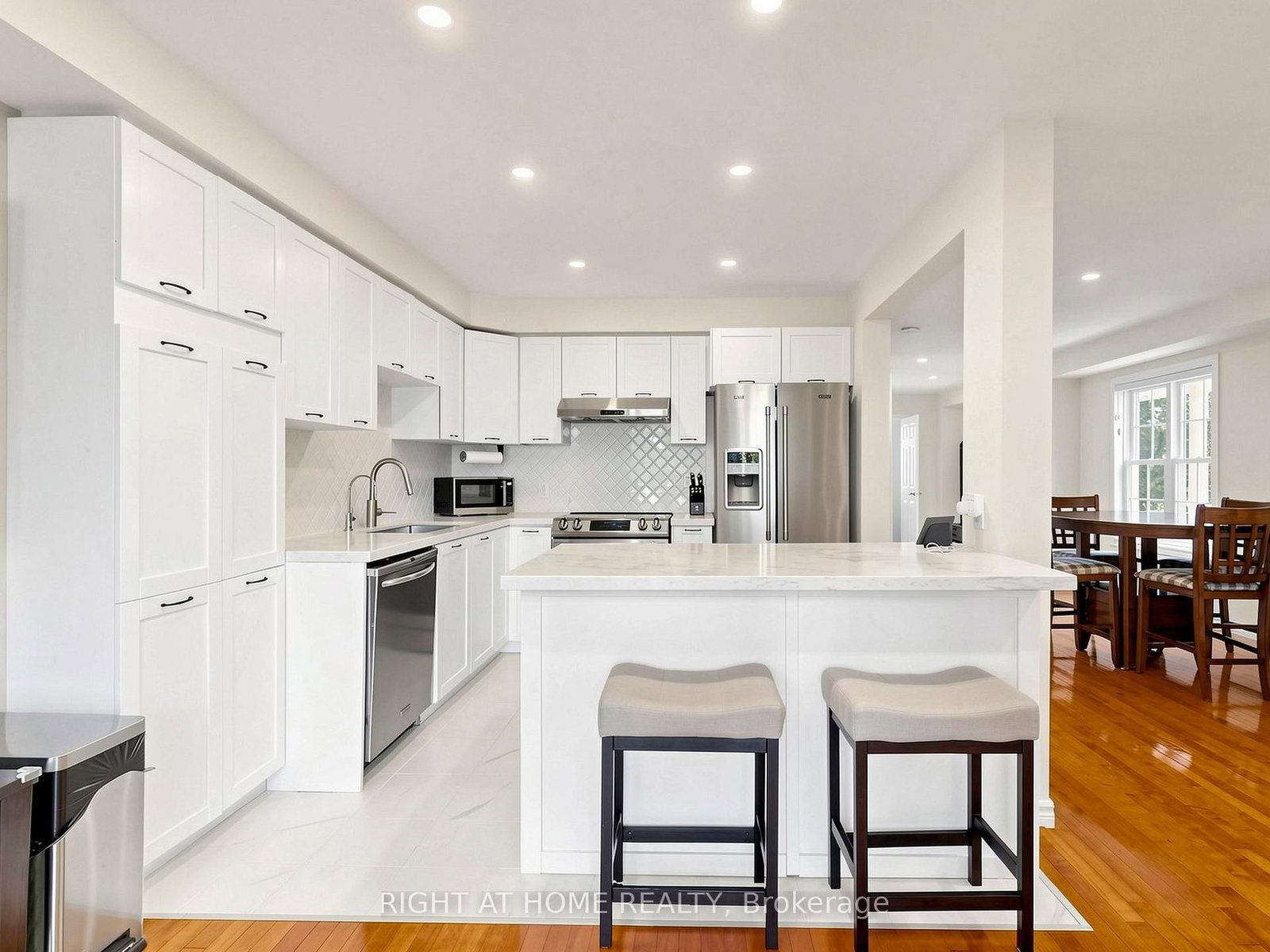 25 Teagarden Court • Whitby, ON photo 8