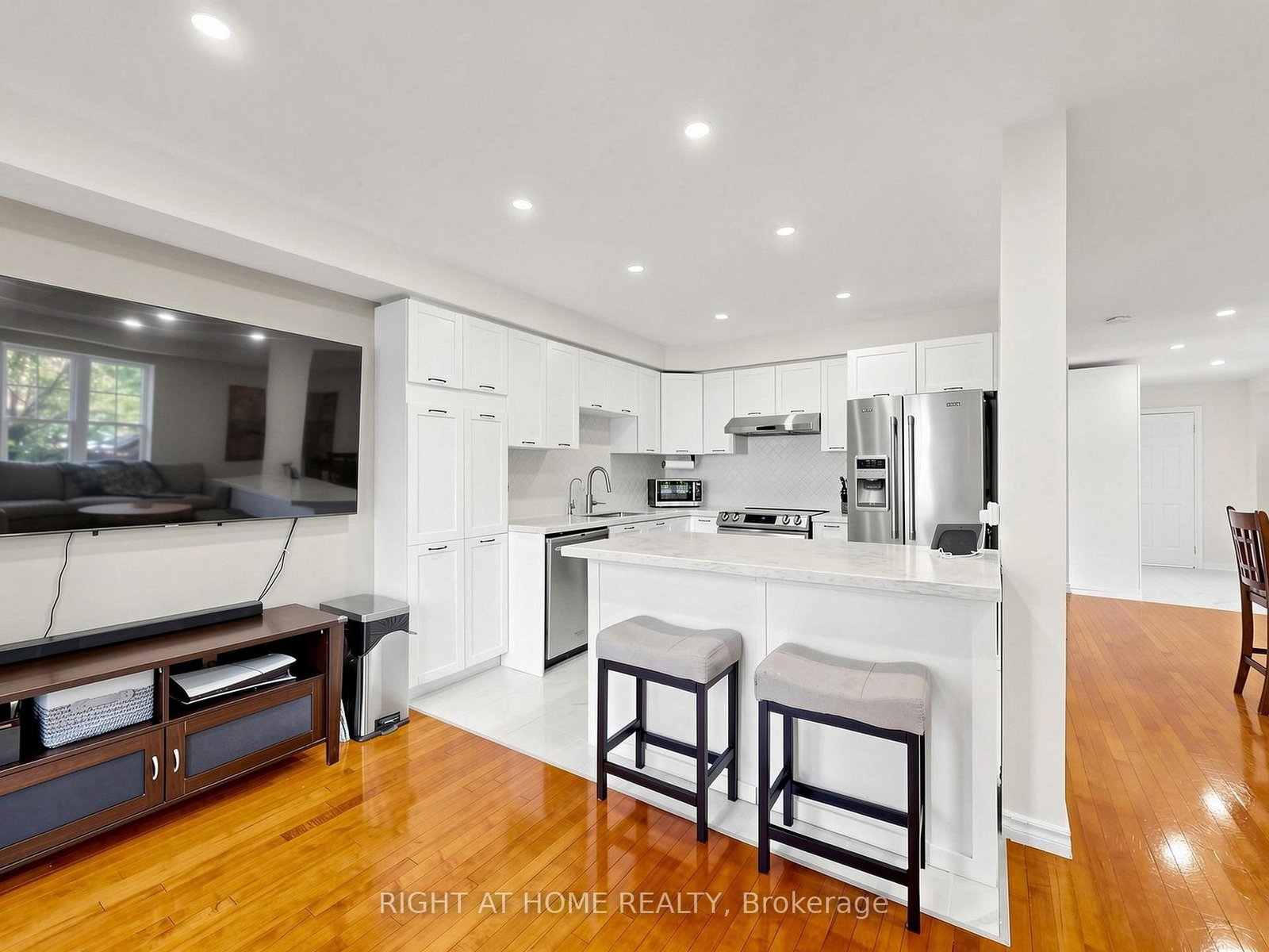 25 Teagarden Court • Whitby, ON photo 9