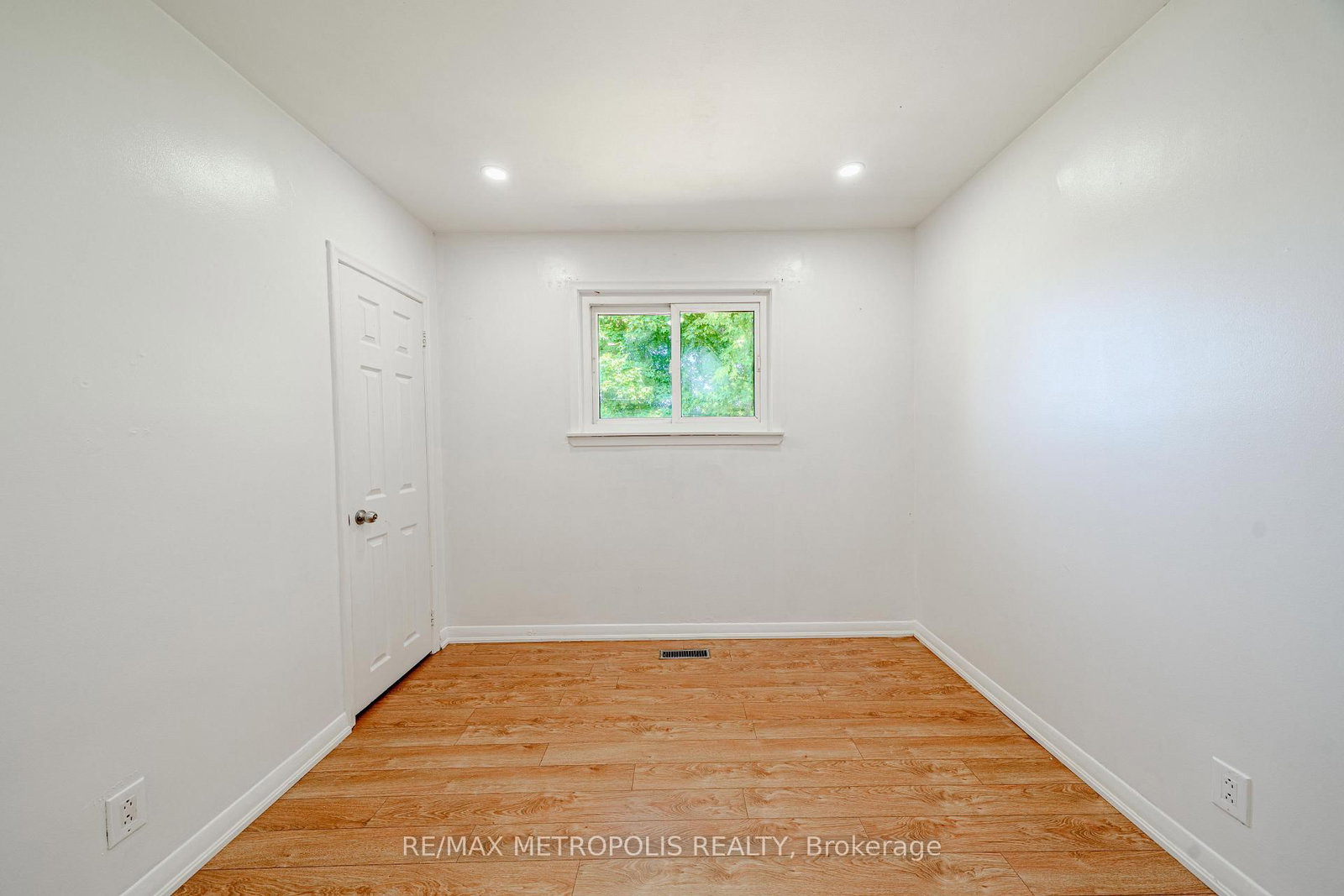 235 S Waverly Street • Oshawa, ON photo 19