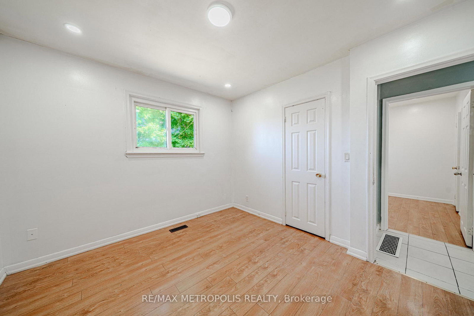 235 S Waverly Street • Oshawa, ON photo 24