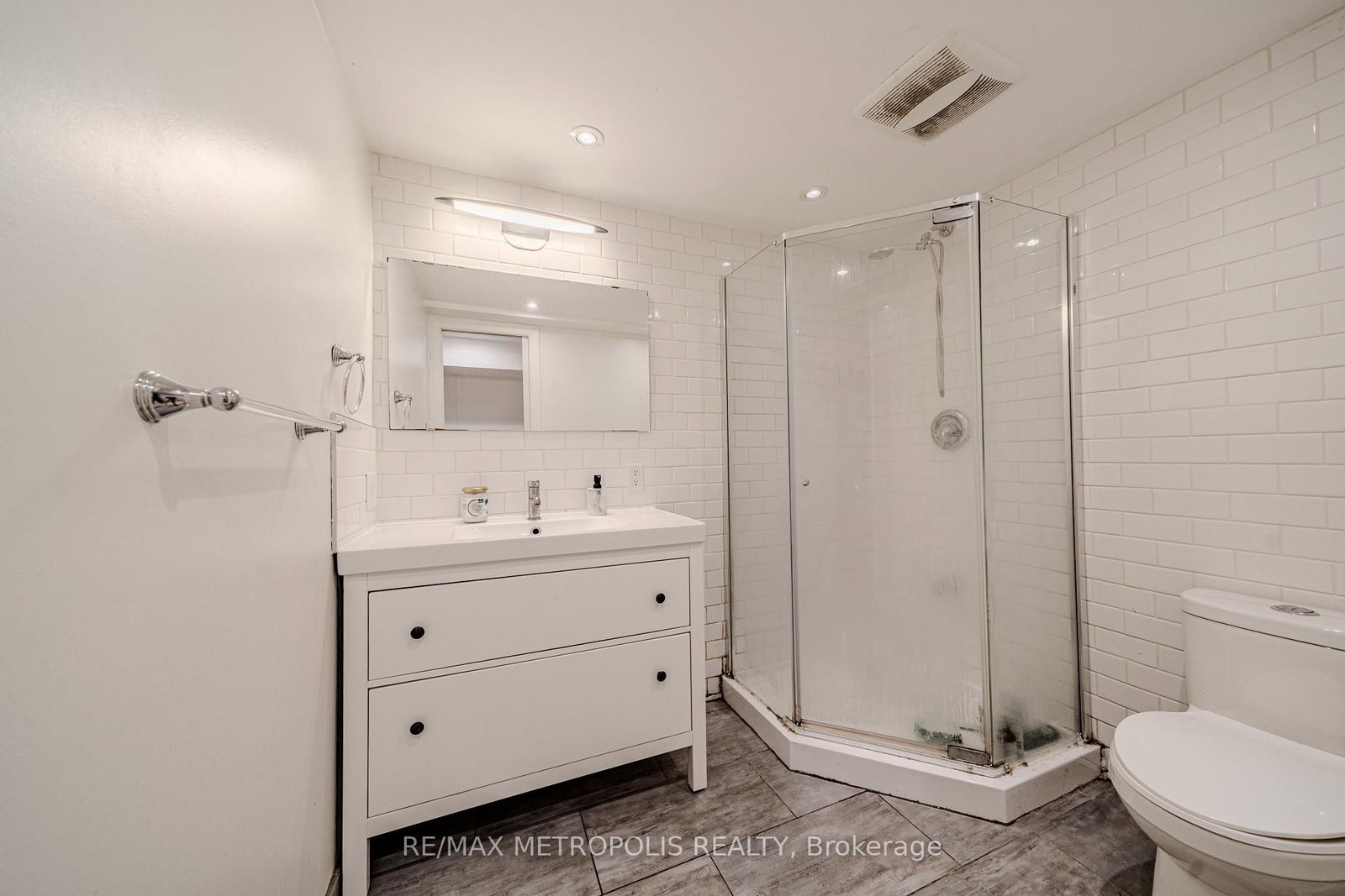 235 S Waverly Street • Oshawa, ON photo 28