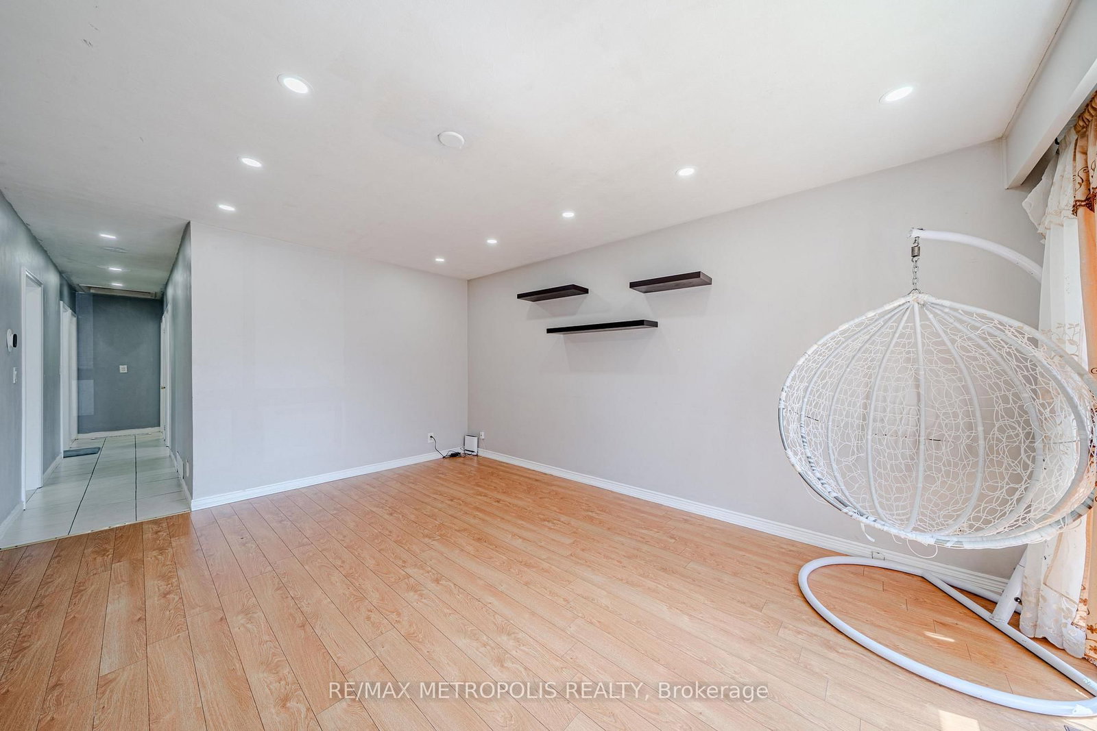 235 S Waverly Street • Oshawa, ON photo 5