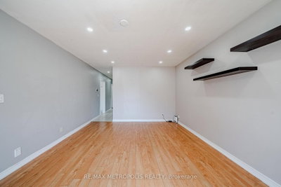 235 S Waverly Street • Oshawa, ON photo 6