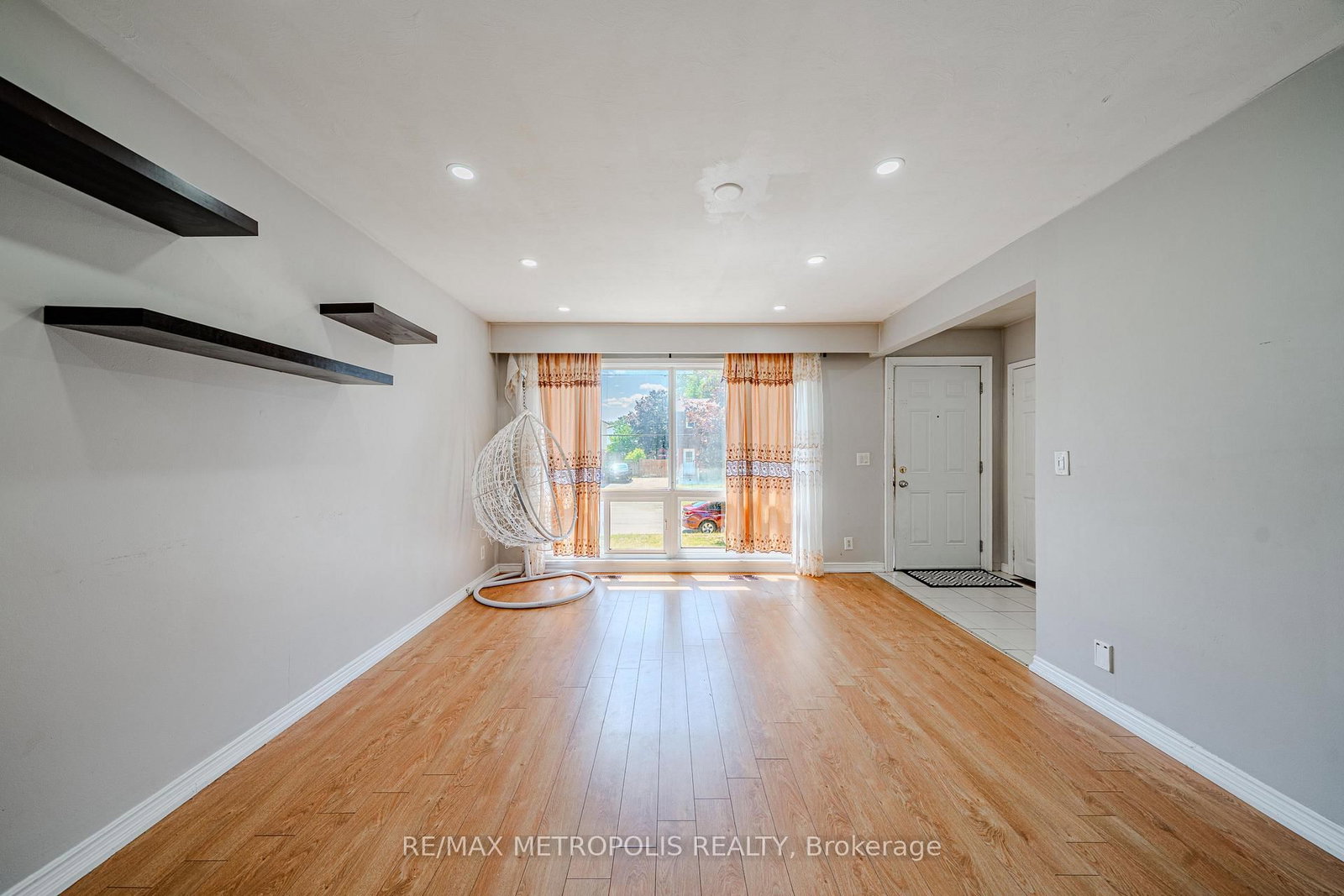 235 S Waverly Street • Oshawa, ON photo 8